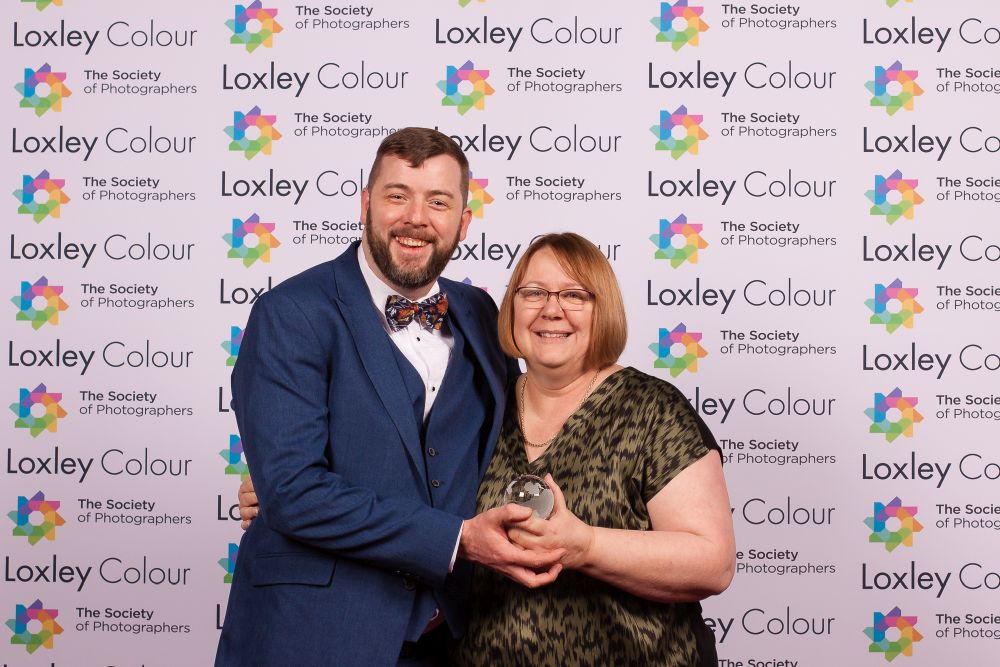 Colin Jones, The Society of Photographers CEO presenting the trophy to Michelle.