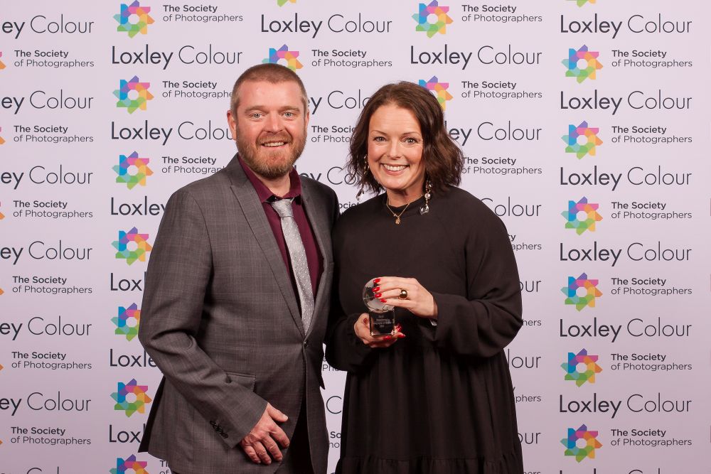 Ben Jones, The Society of Photographers Member Value & Experience Manager presenting the trophy to Therese.