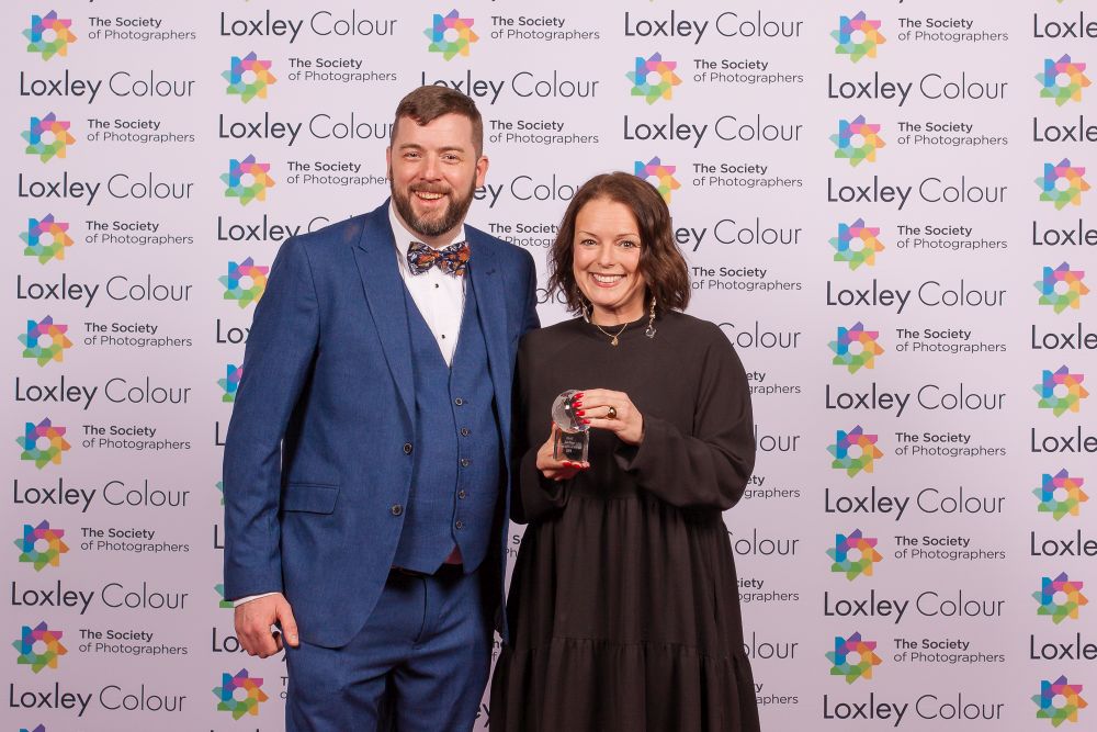 Colin Jones, The Society of Photographers CEO presenting the trophy to Therese.