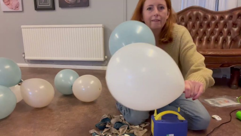 Emma Shaw - How to make a balloon garland for a Cake Smash