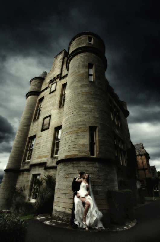 how to pose wedding couples